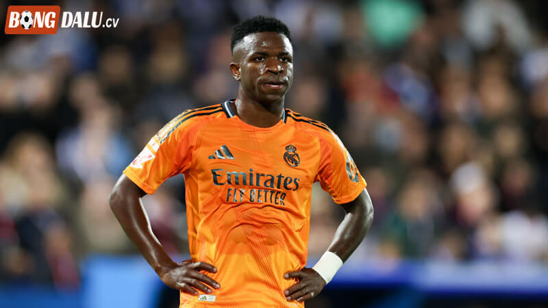 Phân biệt chủng tộc trong bóng đá là gì?